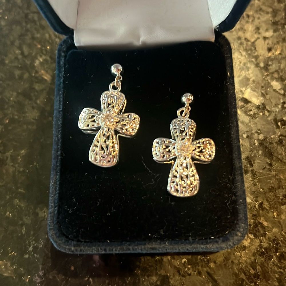 New Montana Silversmiths Cross Earings